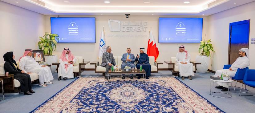 حضور سعادة السفير د.محمود براهم مجلس معالي الشيخ عبدالله بن احمدآل خليفة وزير المواصلات والاتصالات